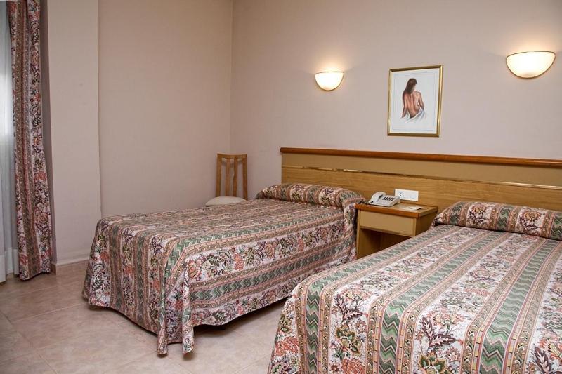 Hotel La Piqueta Бенасаль Номер фото